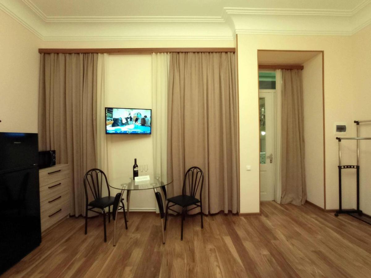 La Maison #7 Tbilisi Buitenkant foto