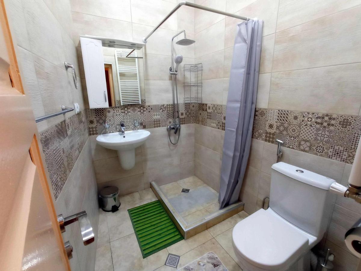 La Maison #7 Tbilisi Buitenkant foto