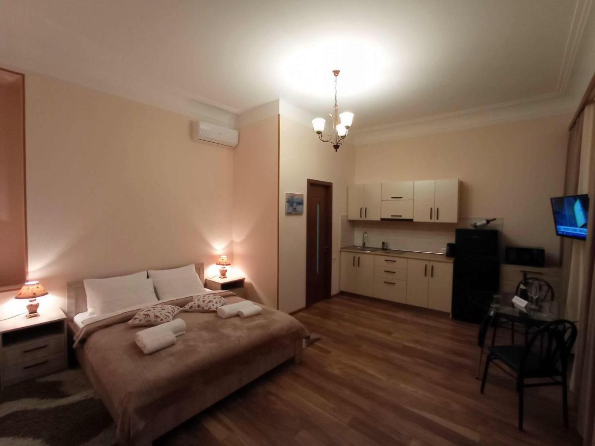 La Maison #7 Tbilisi Buitenkant foto