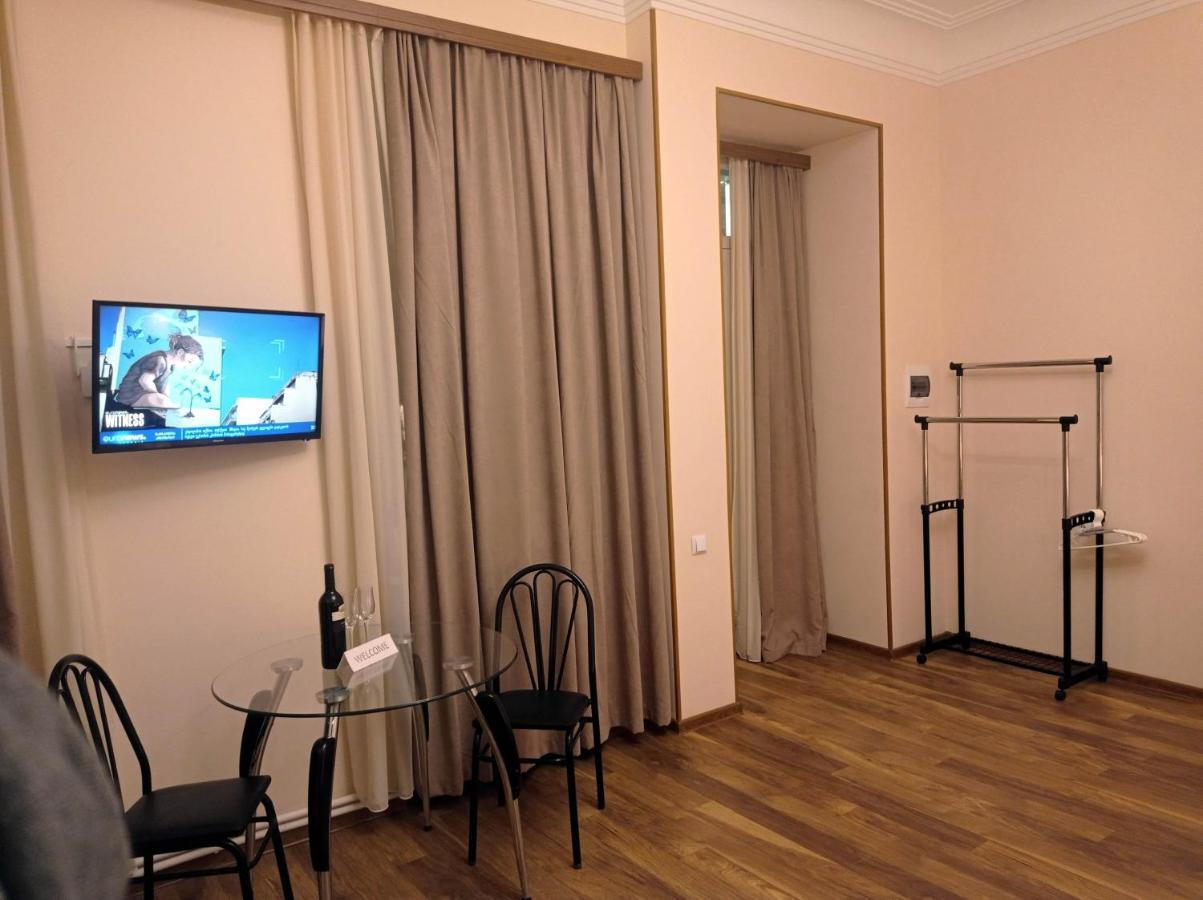 La Maison #7 Tbilisi Buitenkant foto