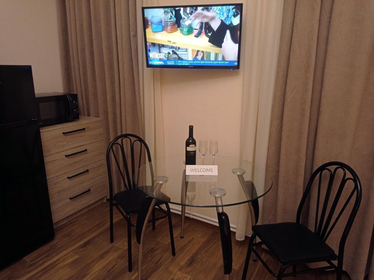La Maison #7 Tbilisi Buitenkant foto
