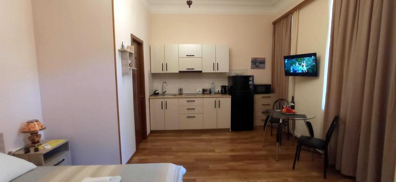 La Maison #7 Tbilisi Buitenkant foto