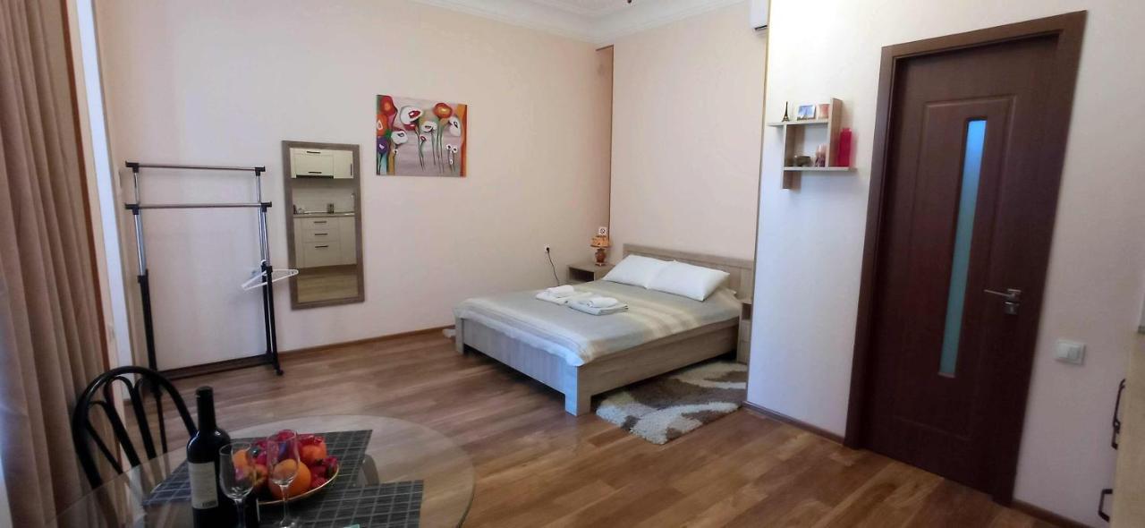 La Maison #7 Tbilisi Buitenkant foto